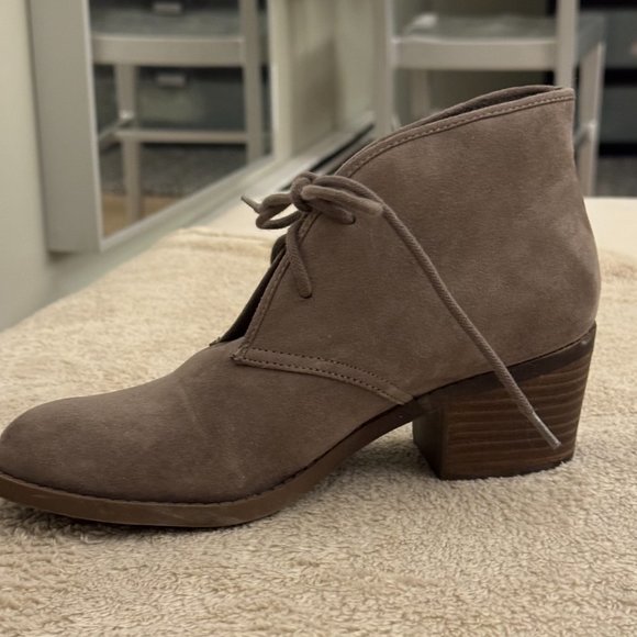 Taupe Suede Booties Women 7.5 M Carlos "Graham" lace-up tan boho ankle boot - Picture 6 of 11